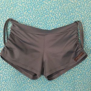 grey Yogabela Vitoria yoga short  - medium